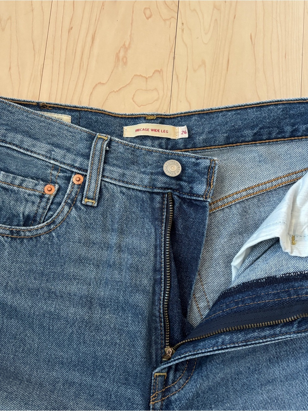 Levi’s Ribcage Wide Leg size 26x30 - Picture 5 of 9
